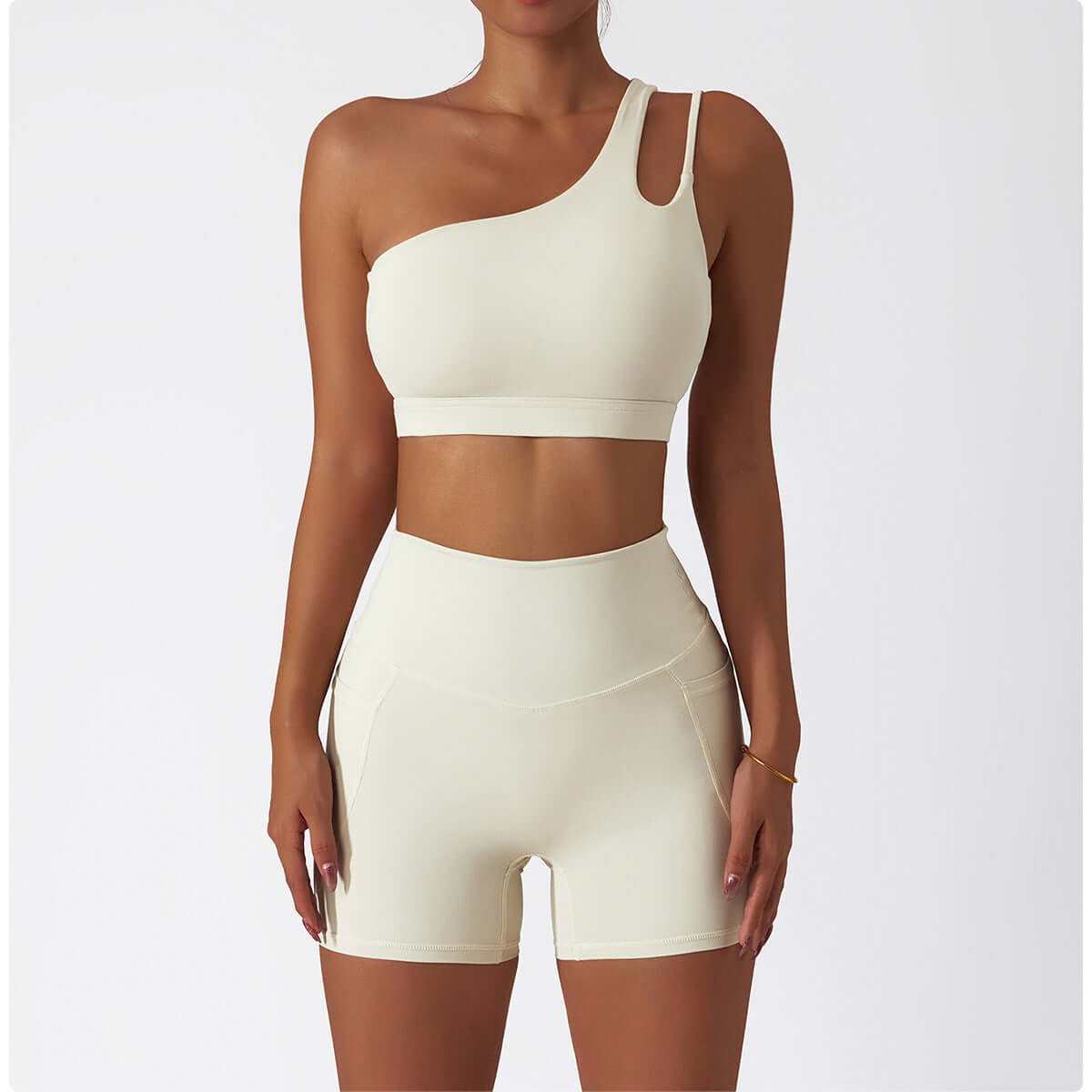 Soutien-gorge de sport Evolve Side Bra pour femmes de Little Melon, vêtement de sport actif, vue de face avec détails de soutien.