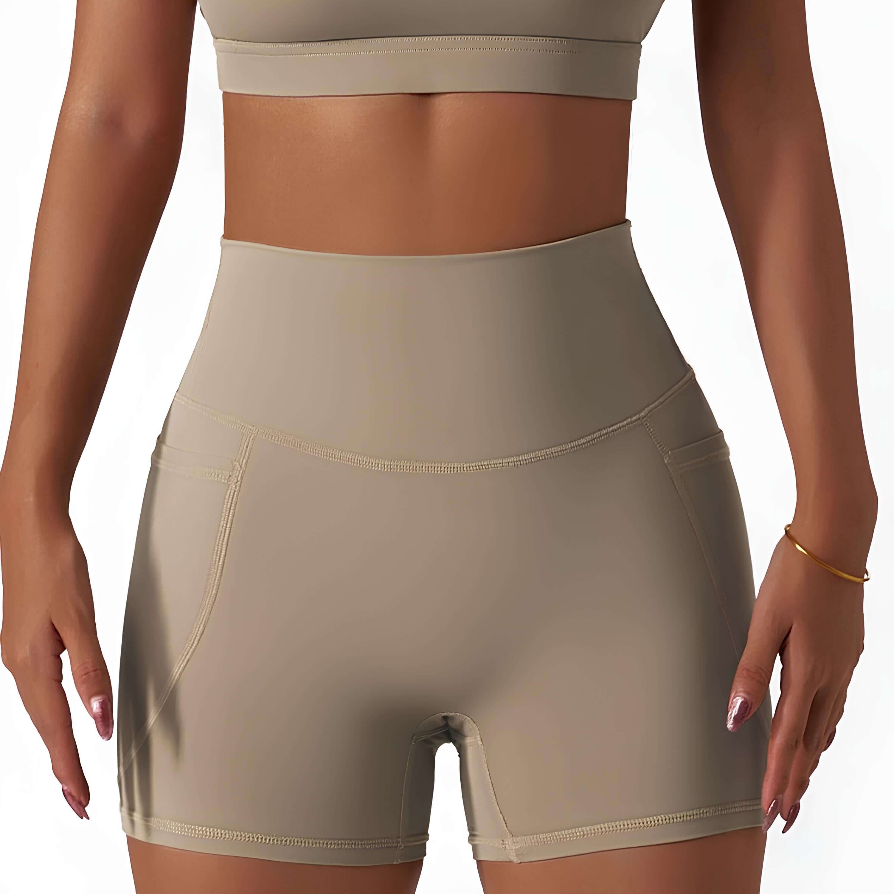 Shorts de sport pour femmes Evolve Premium Activewear de Little Melon, tissu léger et confortable, couleurs vibrantes.