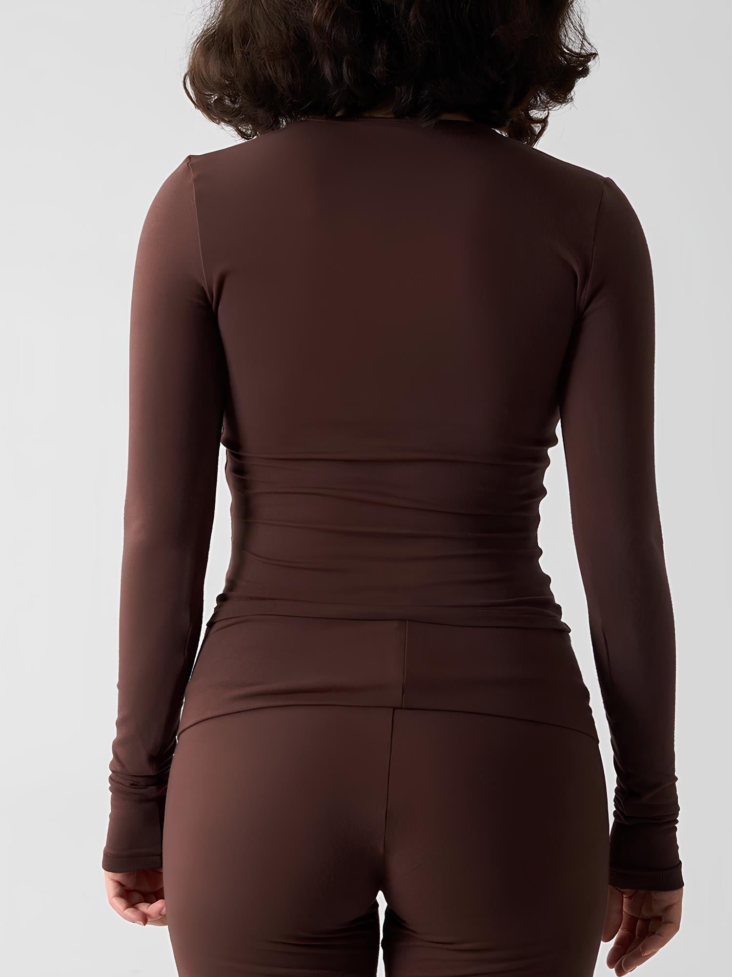 T-shirt à manches longues Cozy Long Sleeve pour femmes de Little Melon, haut décontracté confortable en coton doux.