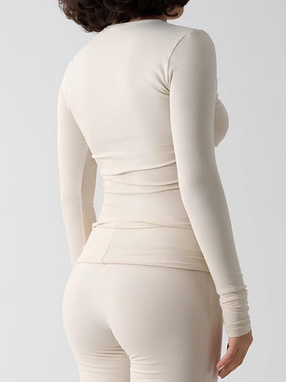 Haut à manches longues pour femmes de style décontracté, en tissu confortable, de la marque Little Melon, porté en casual.