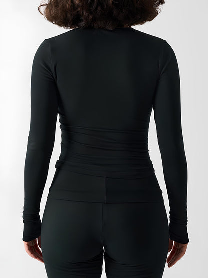 T-shirt à manches longues pour femmes de marque Little Melon, coupe décontractée et confortable, porté dans une tenue décontractée.