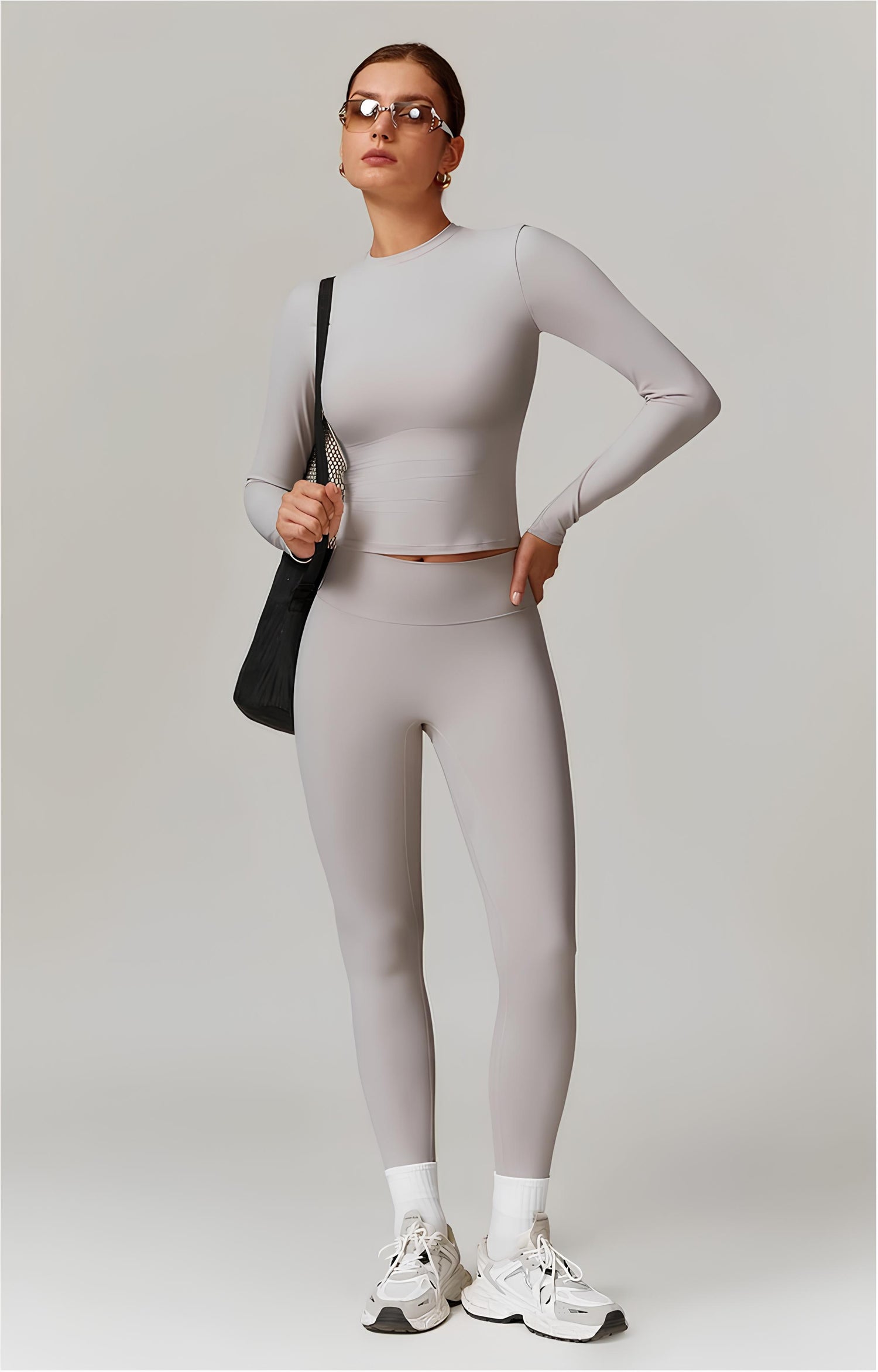 Ensemble Harmony de Little Melon, vêtements pour bébé avec motifs colorés, affichés sur un fond neutre.