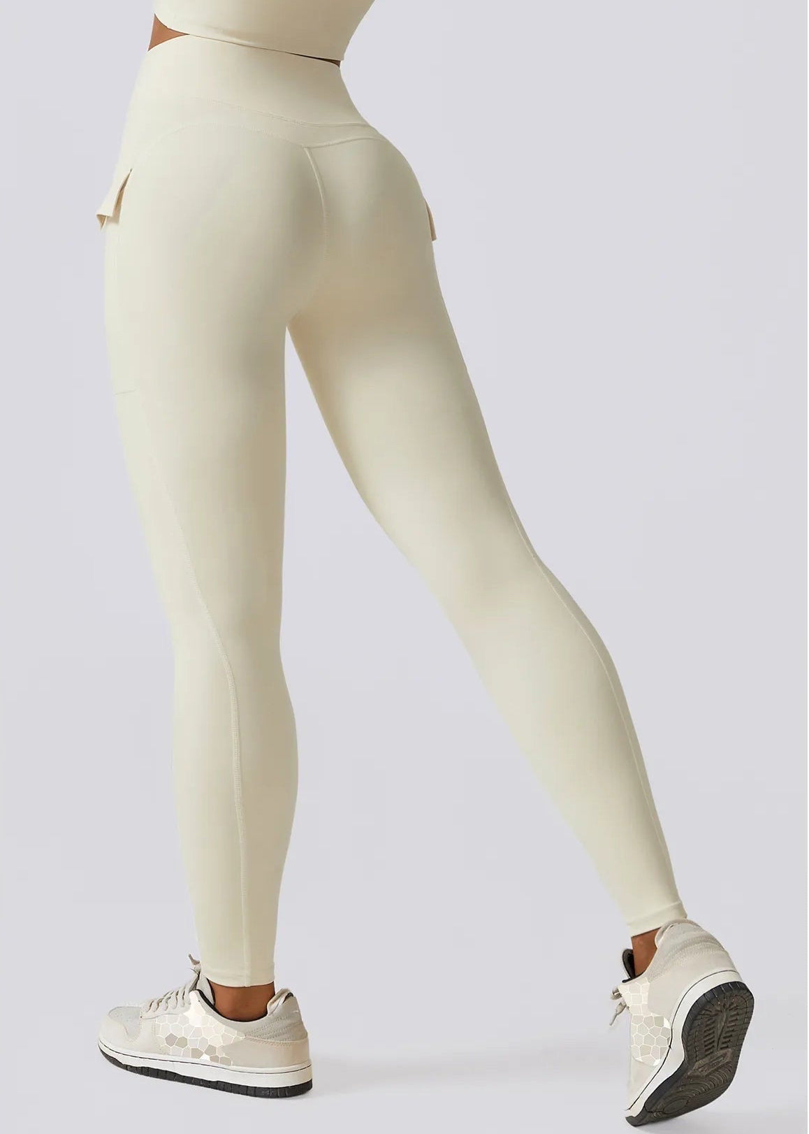 Ensemble assorti Evolve Set Premium de Little Melon, tenue moderne pour un style tendance, visible en image.