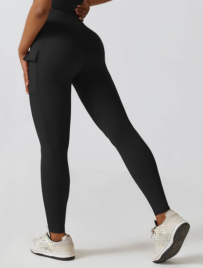 Vêtements assortis Evolve Set Premium de Little Melon, style moderne, ensemble tendance pour femmes, couleur neutre, look élégant et confortable.