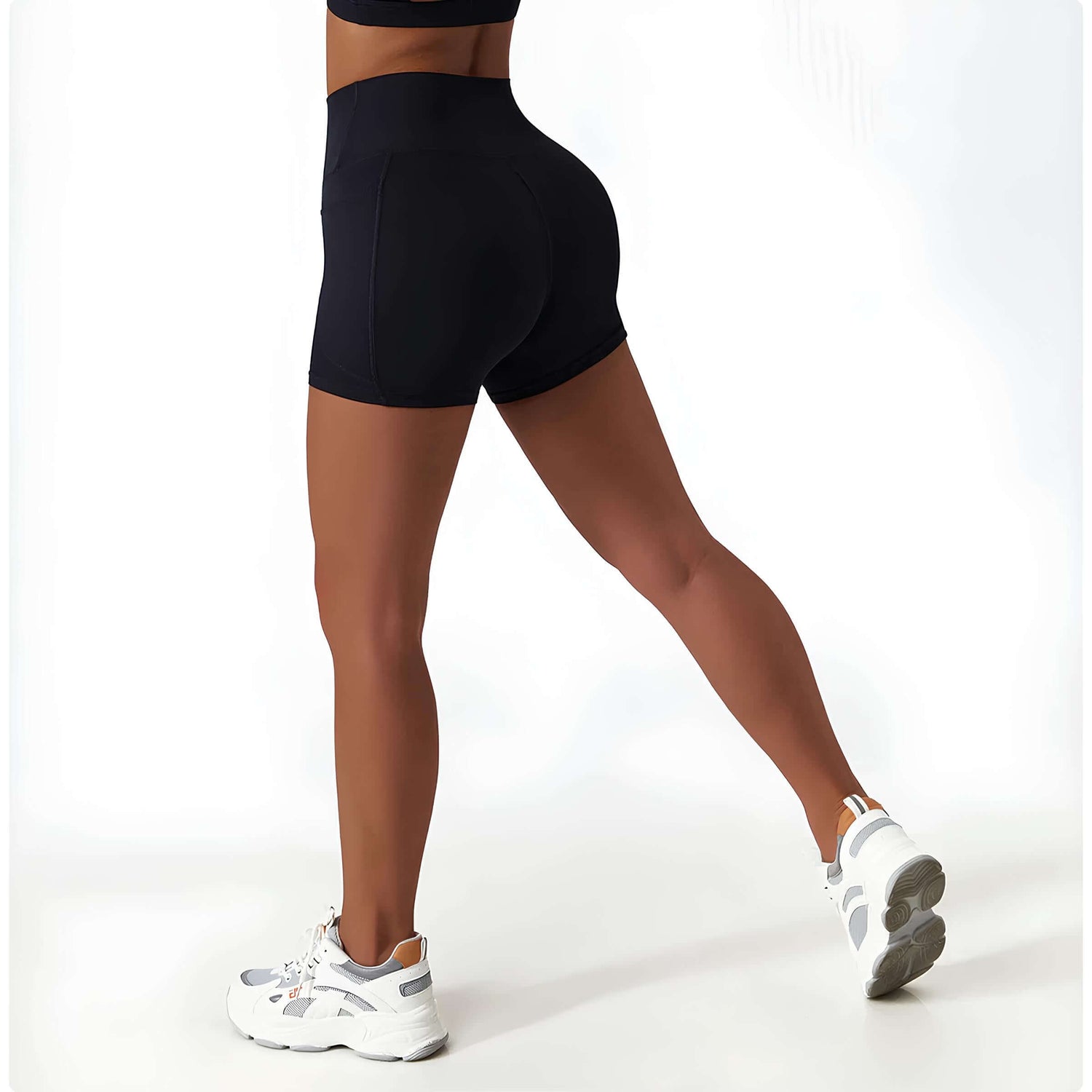 Shorts de sport pour femmes Little Melon Evolve Shorts Premium Activewear, tissu confortable et design élégant visible sur l&