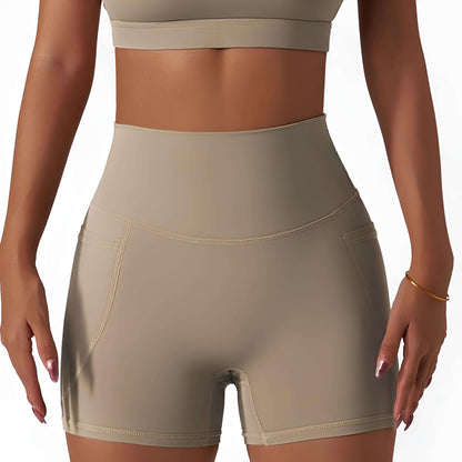 Shorts de sport pour femmes Evolve Premium Activewear de Little Melon, tissu léger et confortable, couleurs vibrantes.