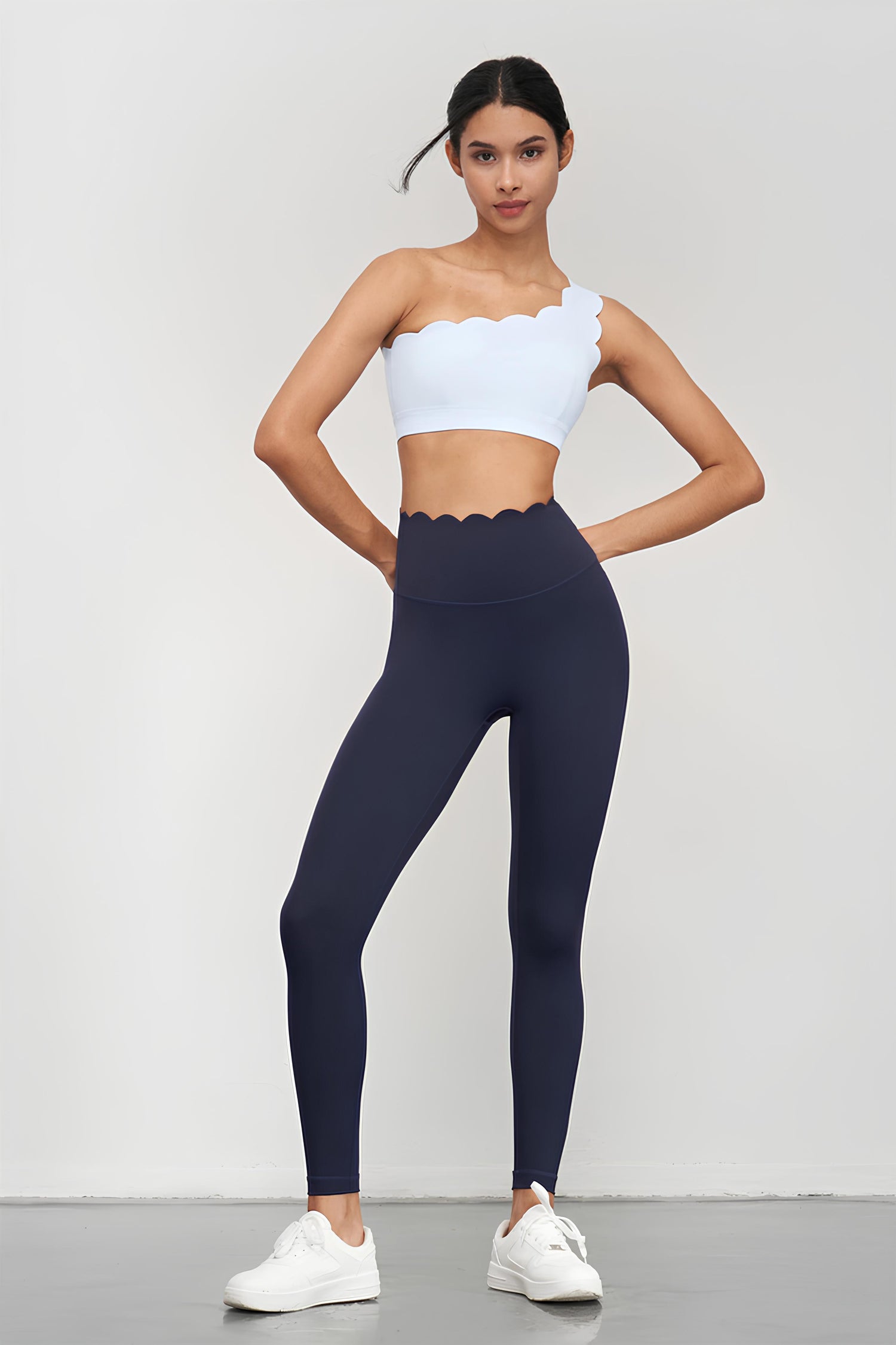 Legging sirène Navy de Little Melon, tissu extensible avec motif de sirène, parfait pour le yoga ou la détente.